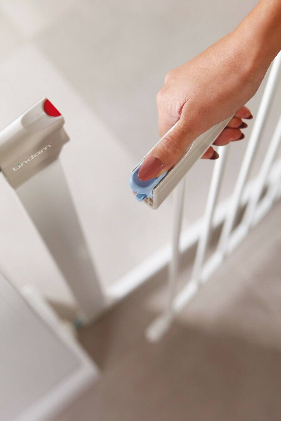 White Pressure Fit Safety Gate L544