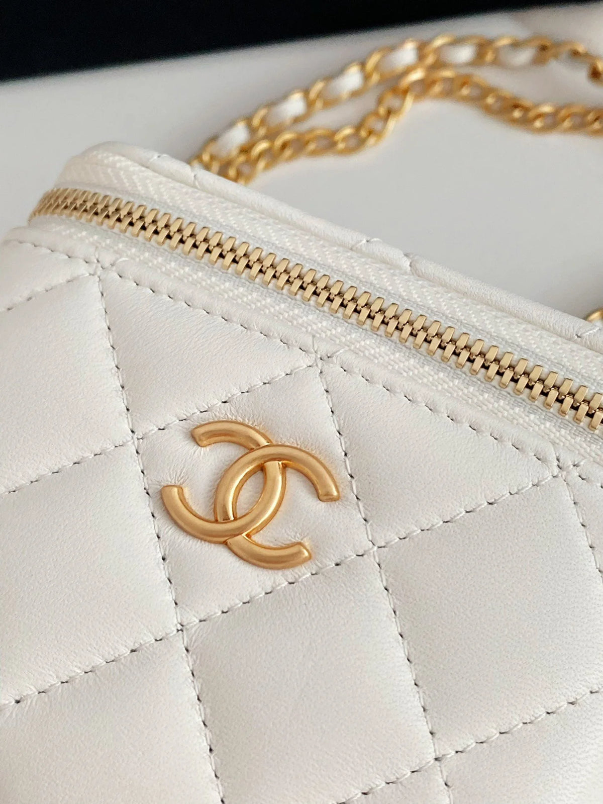 White Small Vanity With Chain Bag F116