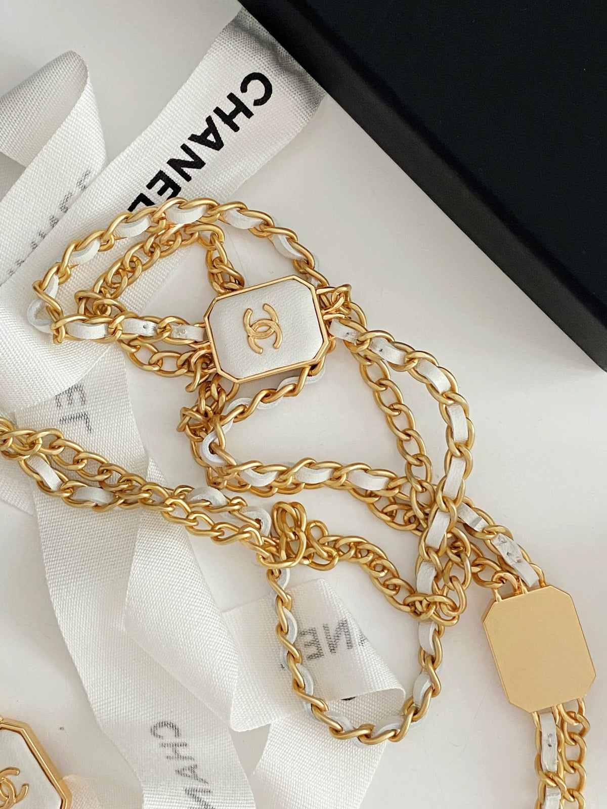 White Small Vanity With Chain Bag F116