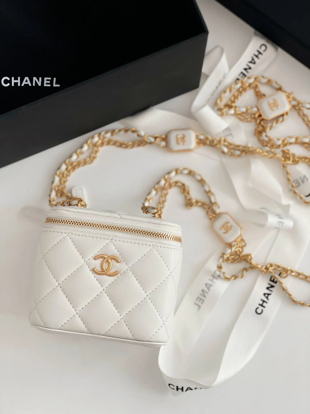 White Small Vanity With Chain Bag F116