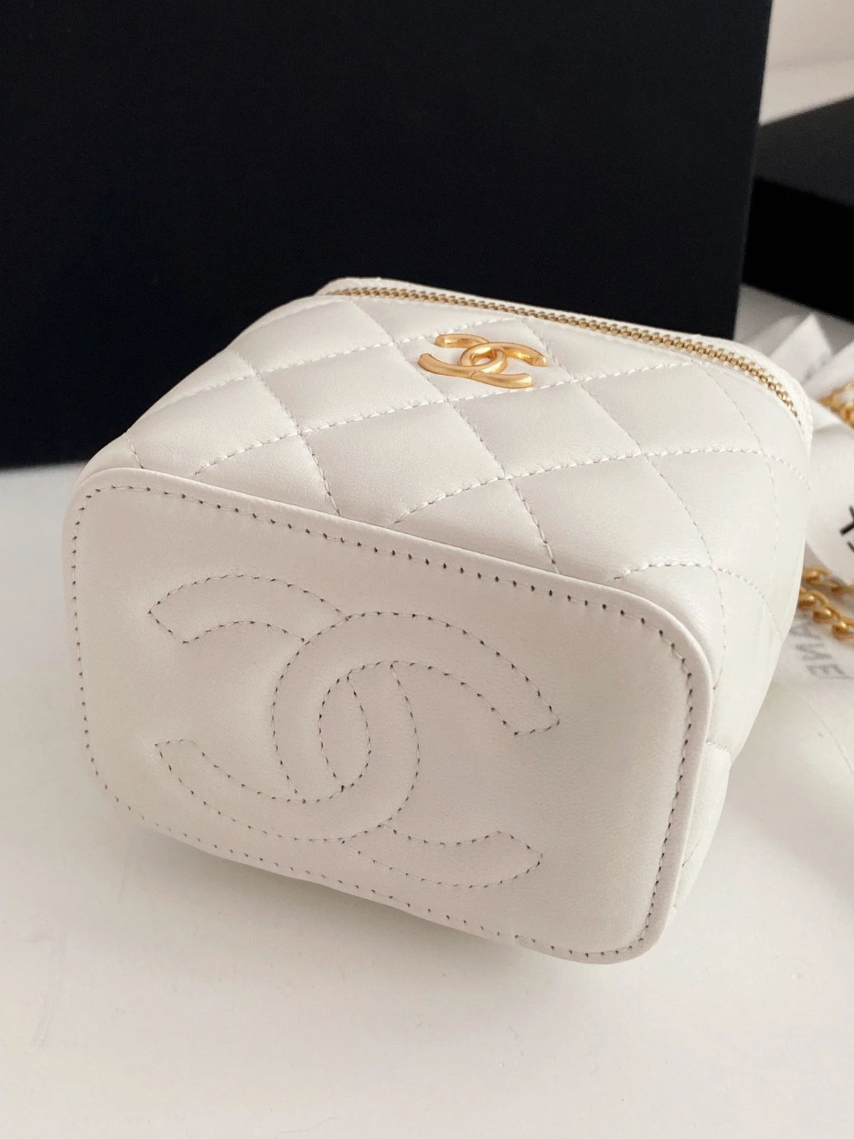 White Small Vanity With Chain Bag F116