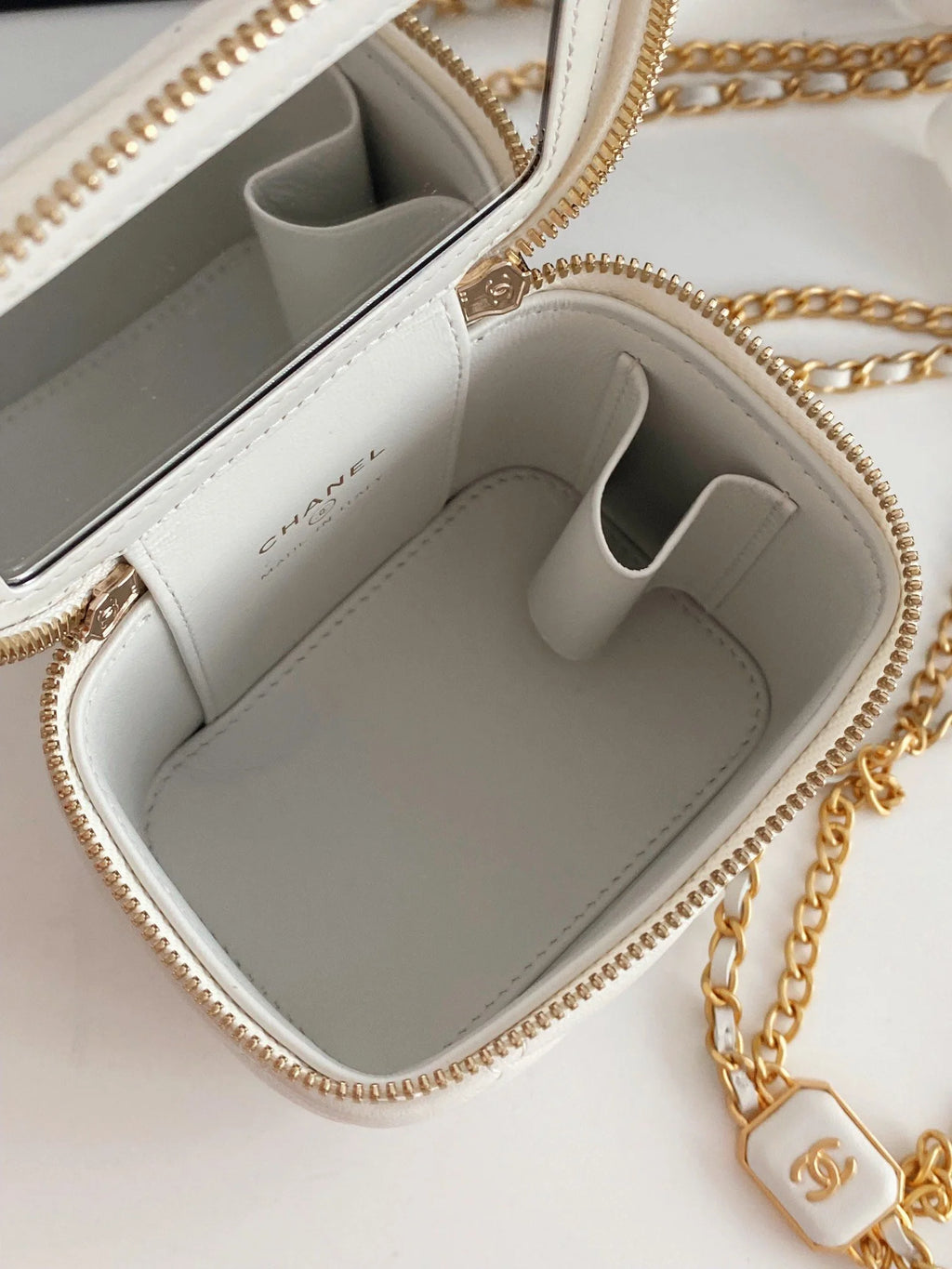 White Small Vanity With Chain Bag F116