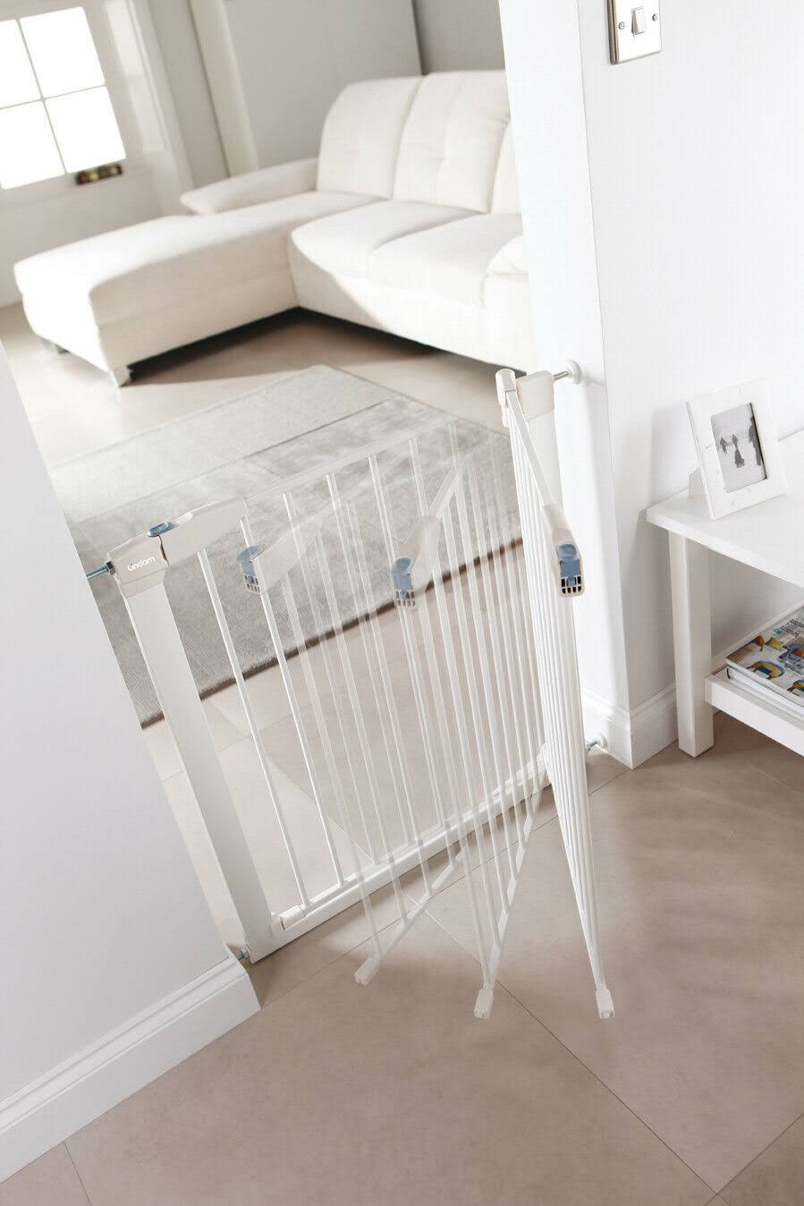 White Pressure Fit Safety Gate L544